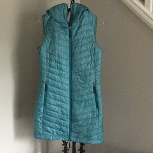 Woman’s Skhoop sleevless puffer coat